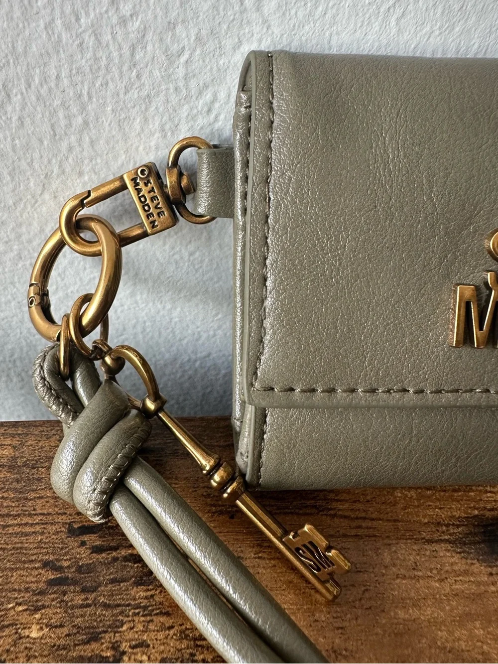 Steve Madden Olive Mini Wallet with Keychain Bag Charm Faux Leather NWOT